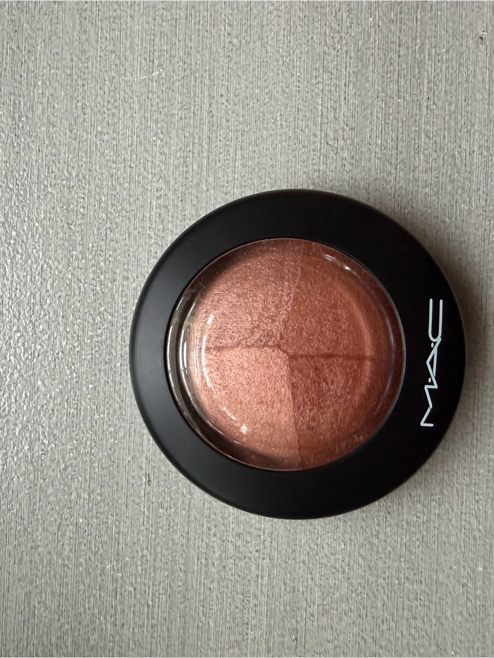 MAC MINERALIZE SKINFINISH in Perfectly Lit